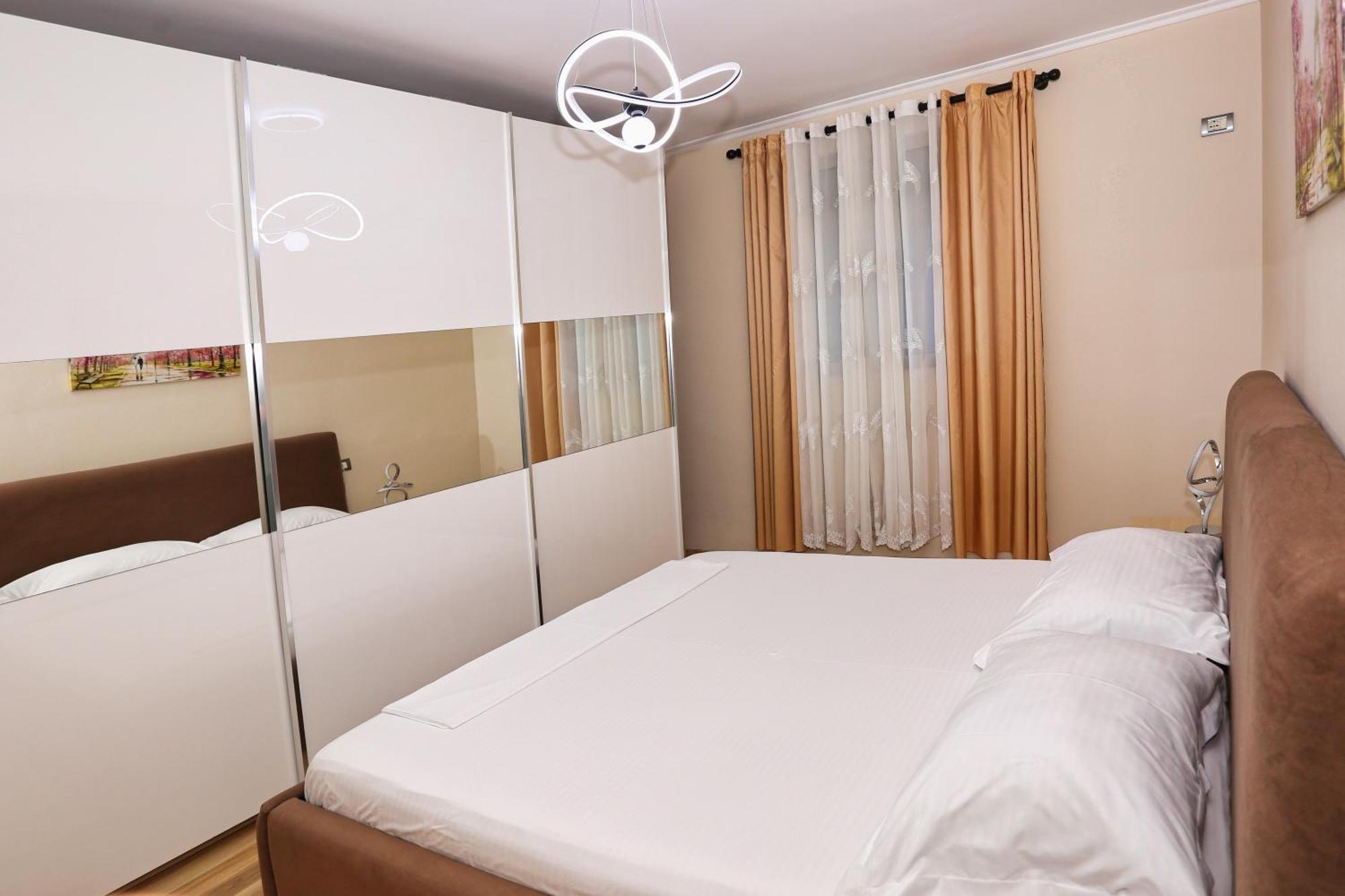 R&B City Center Apartment Tirana Exterior photo