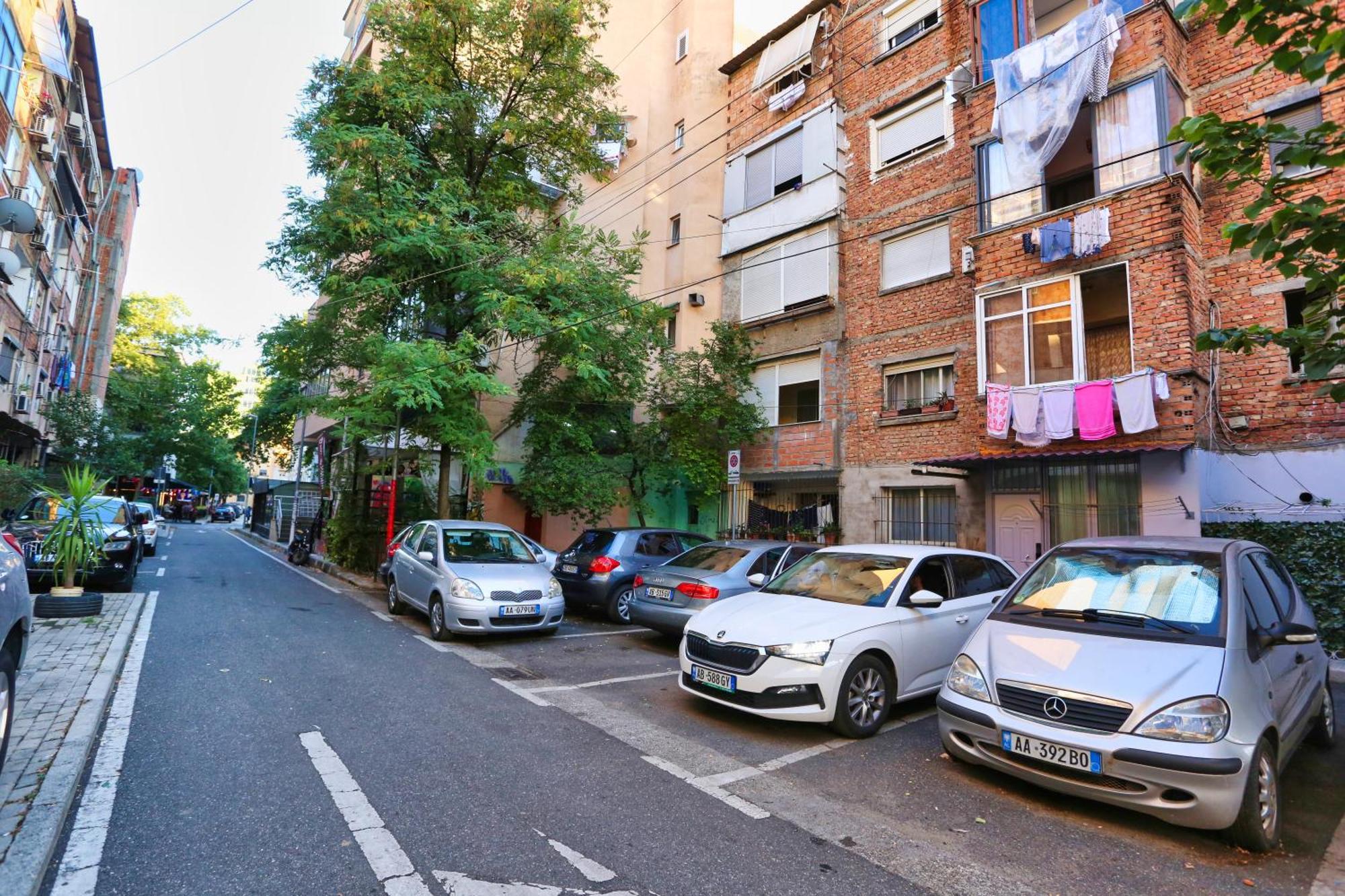 R&B City Center Apartment Tirana Exterior photo